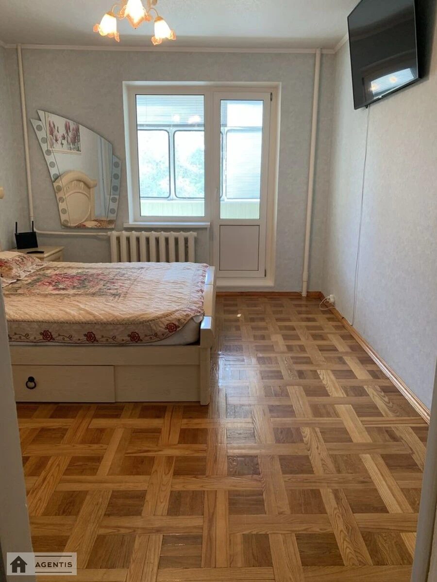 Сдам квартиру 3 комнаты, 71 m², 3 эт./10 этажей. 9, Лесковская 9, Киев. 