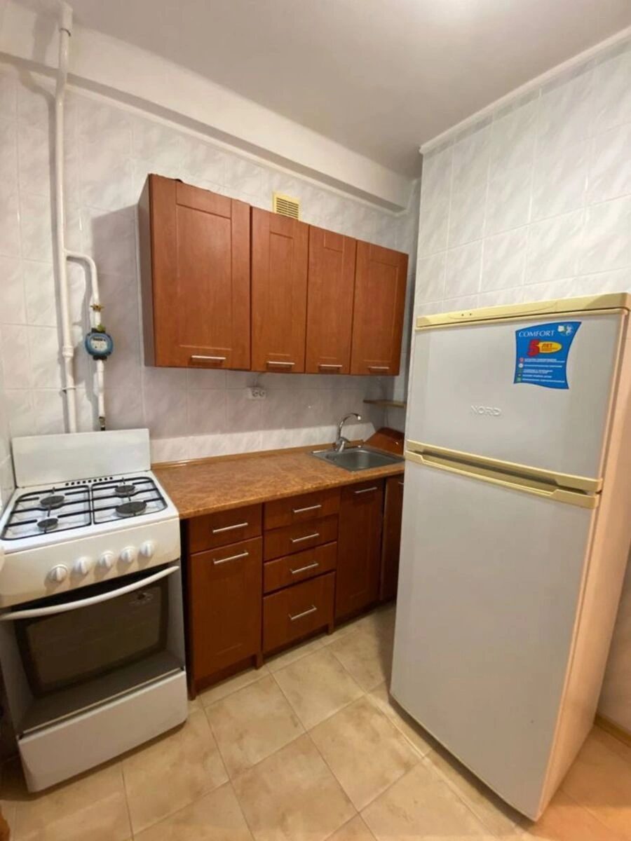 Сдам квартиру 1 комната, 30 m², 2 эт./9 этажей. 8, Русановская Набережная 8, Киев. 