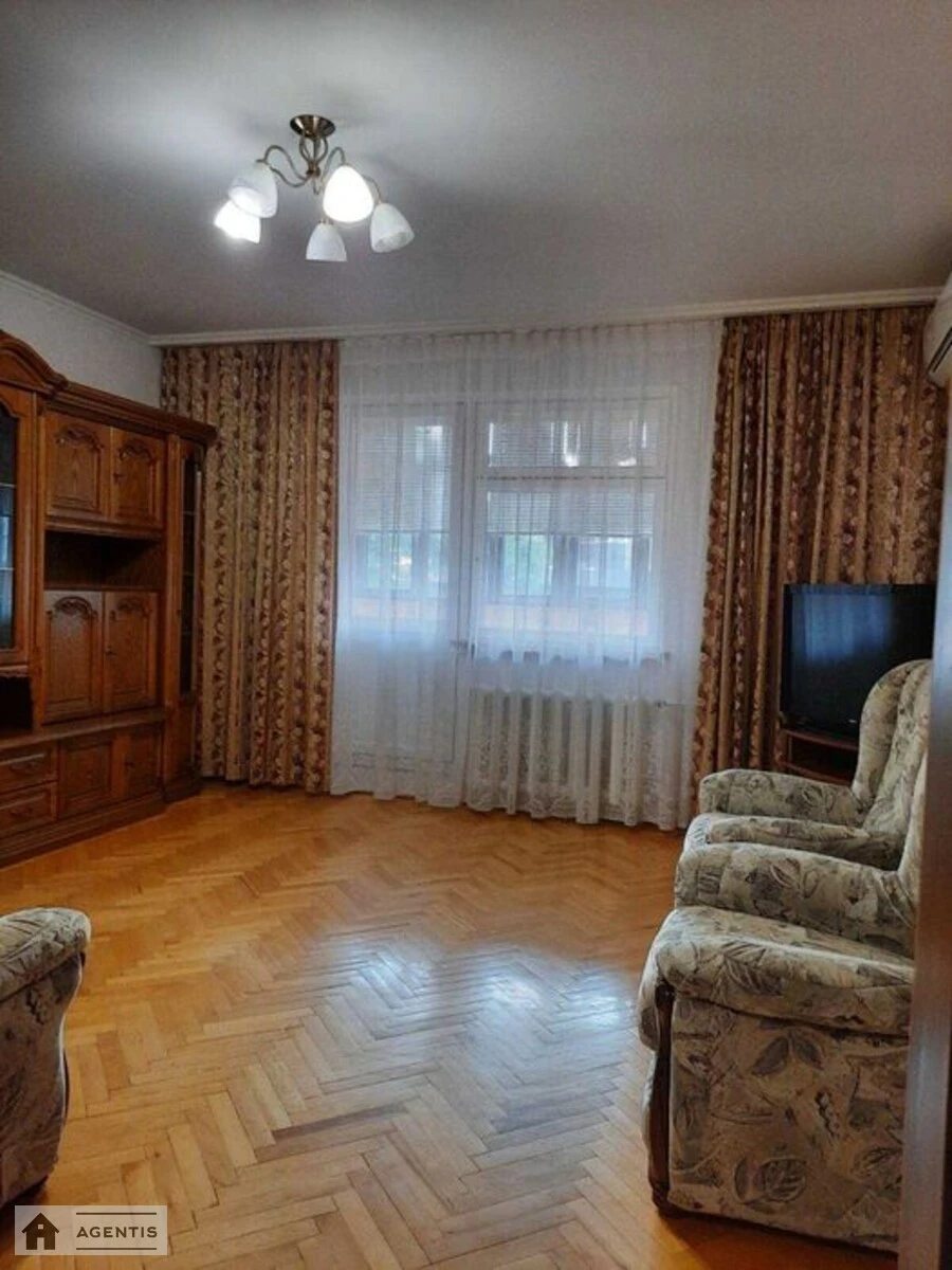 Apartment for rent 3 rooms, 80 m², 3rd fl./10 floors. Ivana Pulyuya vul., Kyiv. 