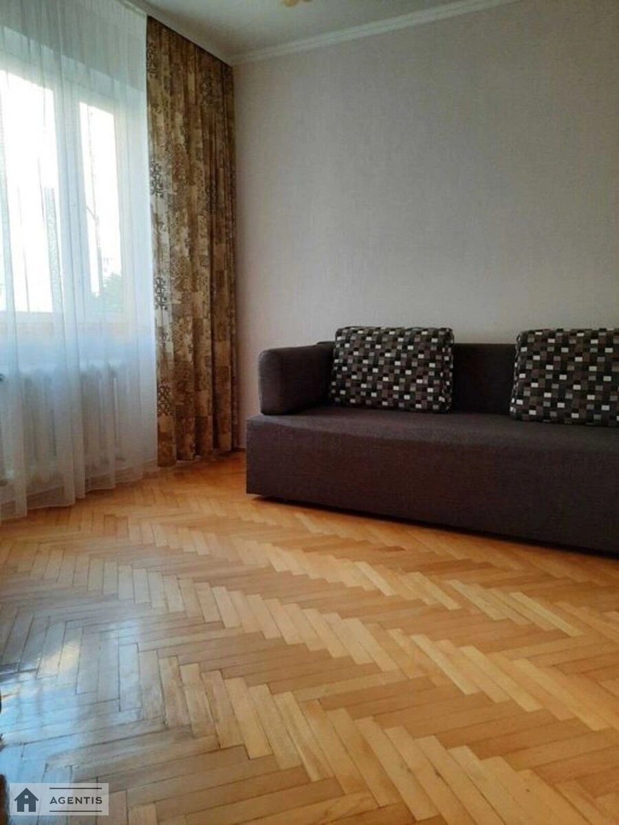 Apartment for rent 3 rooms, 80 m², 3rd fl./10 floors. Ivana Pulyuya vul., Kyiv. 