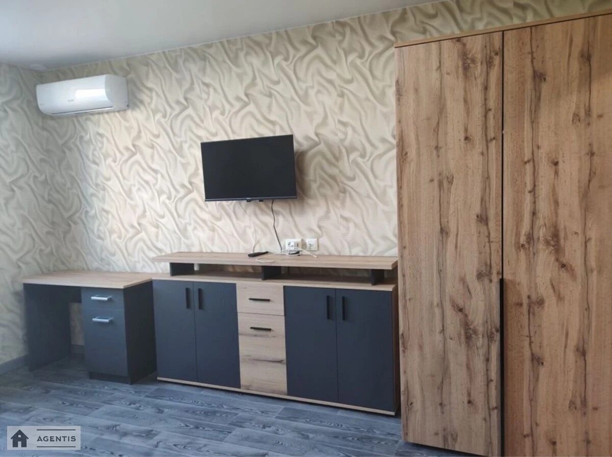 Сдам квартиру 1 комната, 40 m², 6 эт./25 этажей. 15, Соломії Крушельницької вул., Киев. 