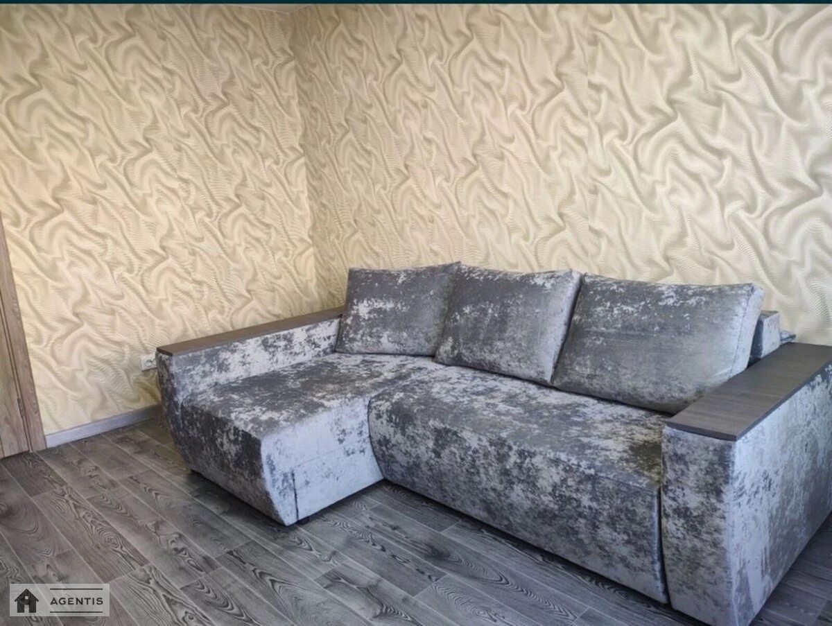 Здам квартиру 1 кімната, 40 m², 6 пов./25 поверхів. 15, Соломії Крушельницької вул., Київ. 