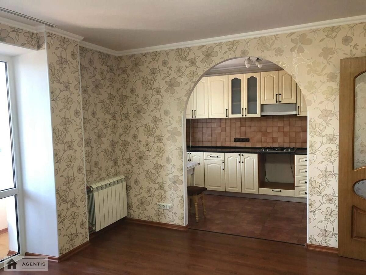 Здам квартиру 3 кімнати, 60 m², 5 пов./9 поверхів. 11, Ореста Левицького вул. (Академіка Курчатова), Київ. 