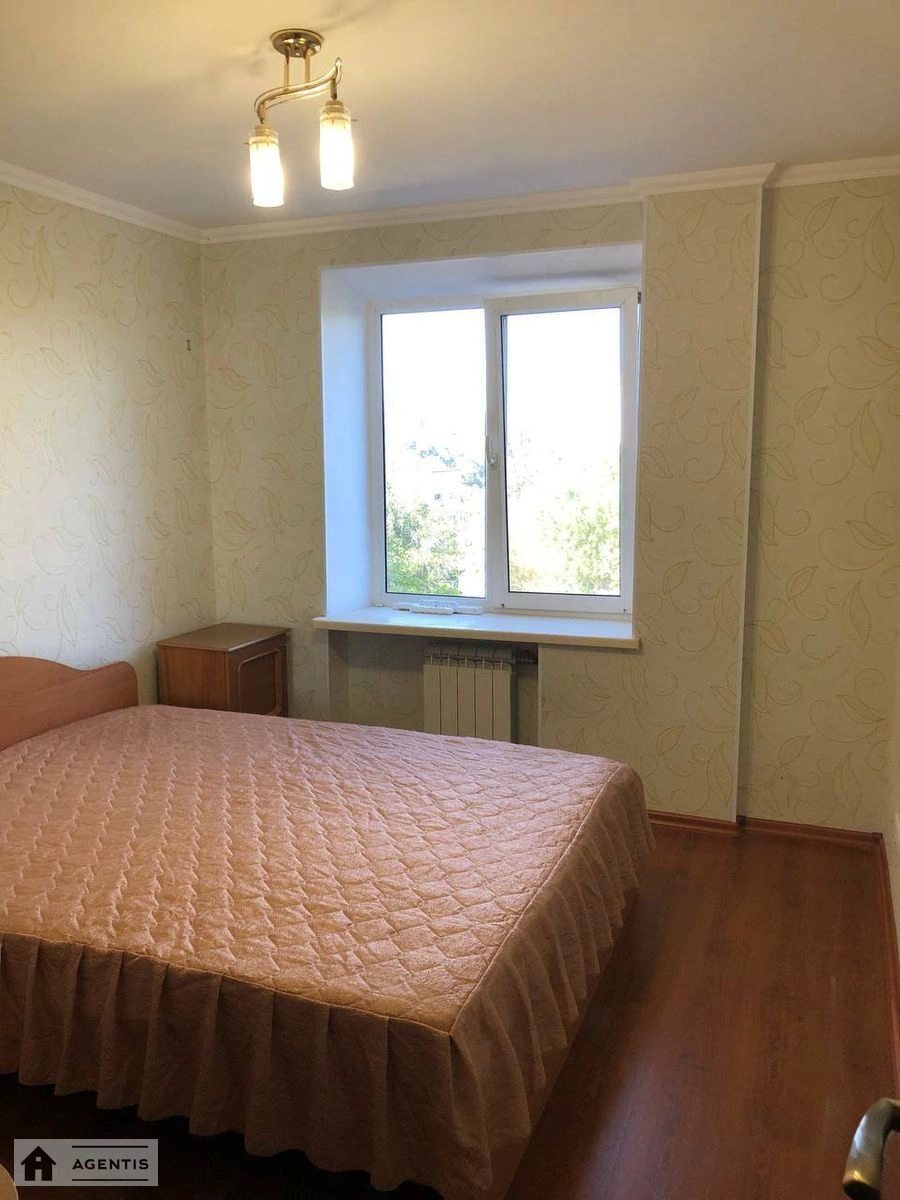 Сдам квартиру 3 комнаты, 60 m², 5 эт./9 этажей. 11, Ореста Левицького вул. (Академіка Курчатова), Киев. 