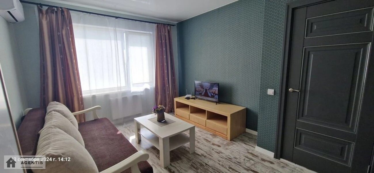 Сдам квартиру 1 комната, 38 m², 14 эт./27 этажей. Вишняковская 4, Киев. 