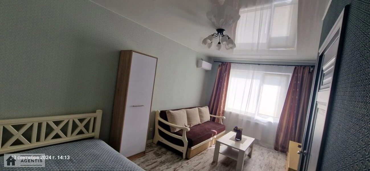 Сдам квартиру 1 комната, 38 m², 14 эт./27 этажей. Вишняковская 4, Киев. 