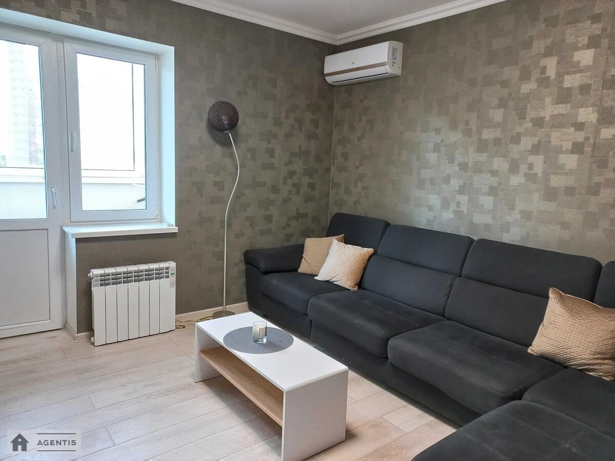 Apartment for rent 2 rooms, 48 m², 4th fl./5 floors. 6, Stepana Rudnytskoho vul., Kyiv. 