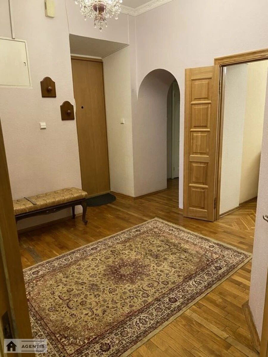 Здам квартиру 3 кімнати, 86 m², 2 пов./5 поверхів. Лисенка, Київ. 