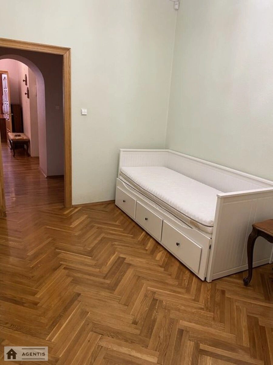 Здам квартиру 3 кімнати, 86 m², 2 пов./5 поверхів. Лисенка, Київ. 