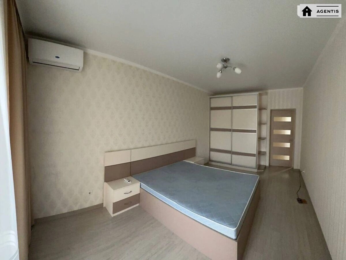 Сдам квартиру 2 комнаты, 69 m², 4 эт./10 этажей. 7, Метрологическая 7, Киев. 