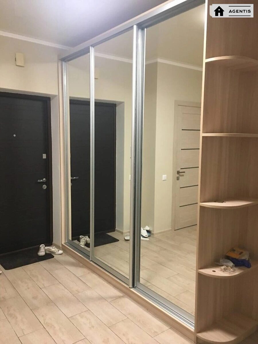 Сдам квартиру 2 комнаты, 69 m², 4 эт./10 этажей. 7, Метрологическая 7, Киев. 