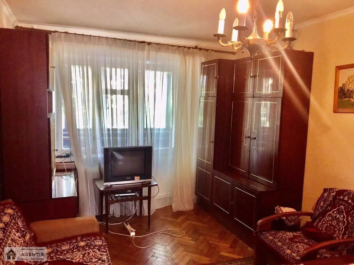 Apartment for rent 2 rooms, 45 m², 3rd fl./5 floors. 3, Rostyslavska vul. Marshala Rybalka, Kyiv. 