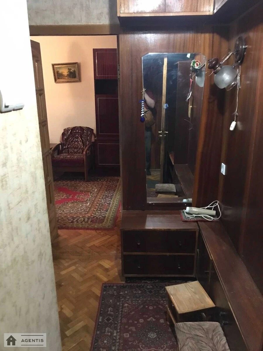 Сдам квартиру 2 комнаты, 45 m², 3 эт./5 этажей. 3, Ростиславська вул. (Маршала Рибалка), Киев. 