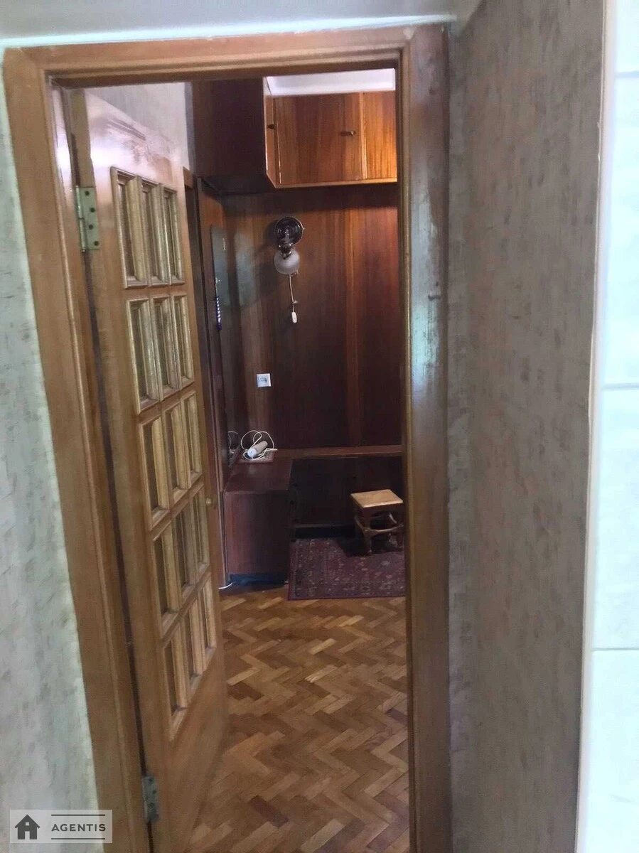 Сдам квартиру 2 комнаты, 45 m², 3 эт./5 этажей. 3, Ростиславська вул. (Маршала Рибалка), Киев. 