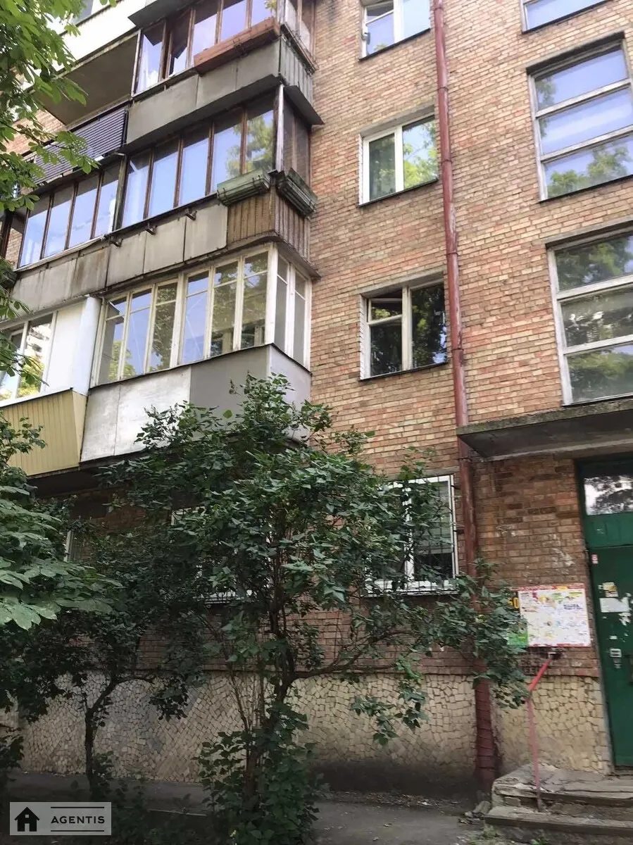 Сдам квартиру 2 комнаты, 45 m², 3 эт./5 этажей. 3, Ростиславська вул. (Маршала Рибалка), Киев. 