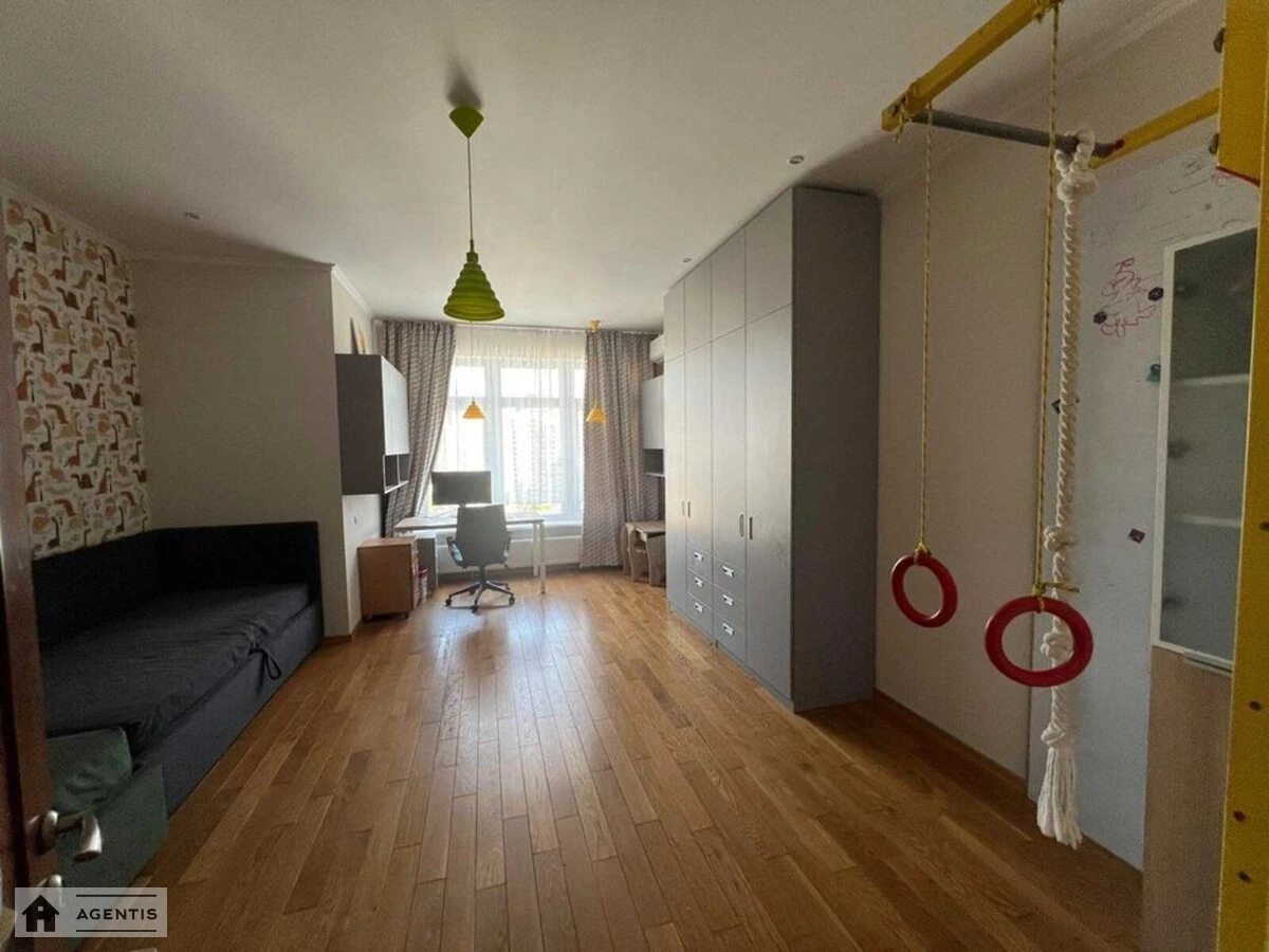 Сдам квартиру 3 комнаты, 105 m², 14 эт./17 этажей. Євгена Коновальця вул. (Щорса), Киев. 