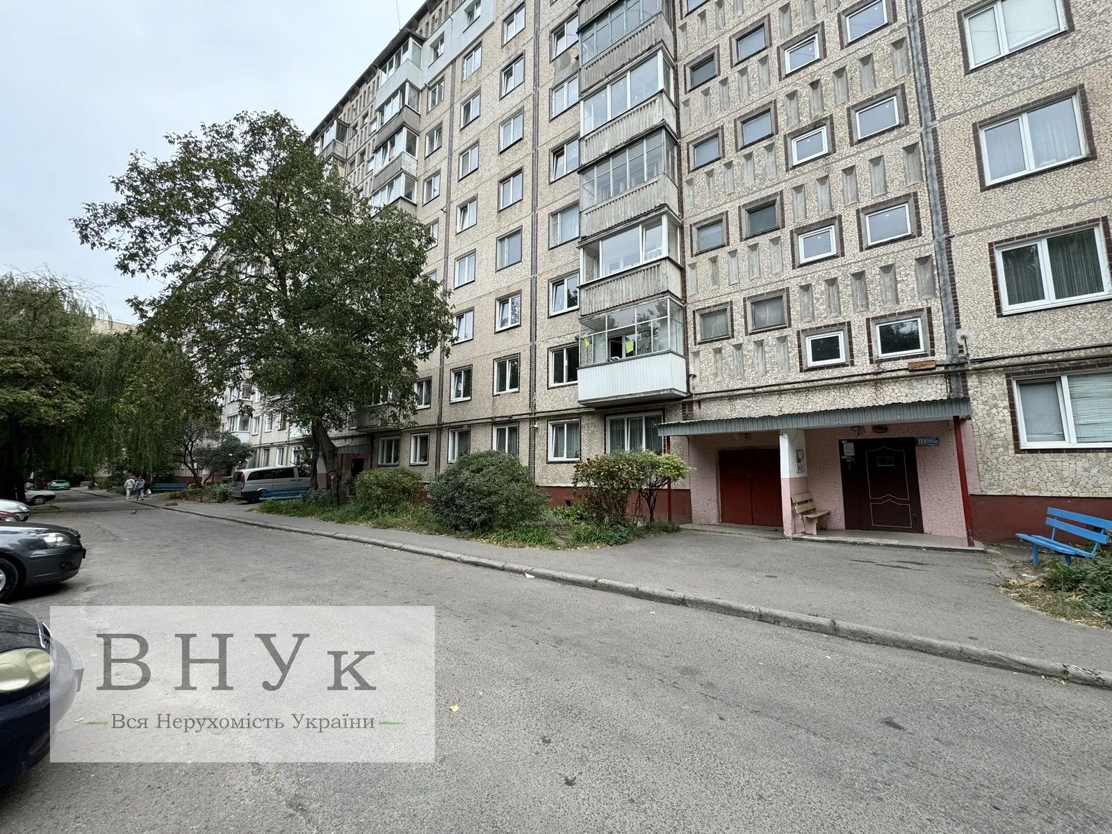 Apartments for sale 3 rooms, 65 m², 4th fl./9 floors. 15-ho Kvitnya , Ternopil. 