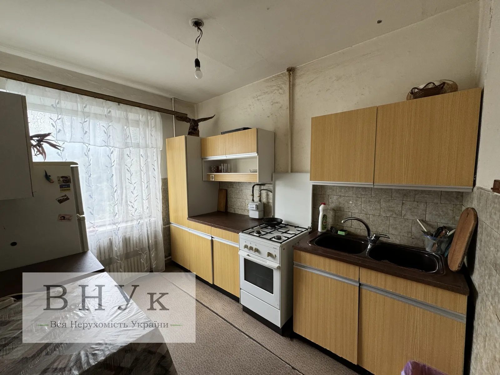 Apartments for sale 3 rooms, 65 m², 4th fl./9 floors. 15-ho Kvitnya , Ternopil. 