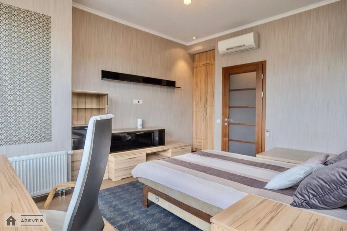 Сдам квартиру 4 комнаты, 150 m², 8 эт./25 этажей. 37, Василя Тютюнника вул. (Анрі Барбюса), Киев. 