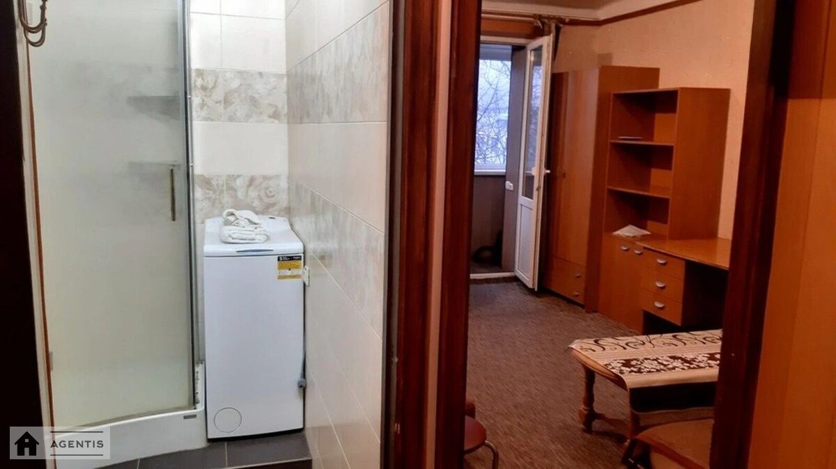 Apartment for rent 1 room, 28 m², 5th fl./5 floors. 3, Hryhoriya Skovorody vul., Kyiv. 