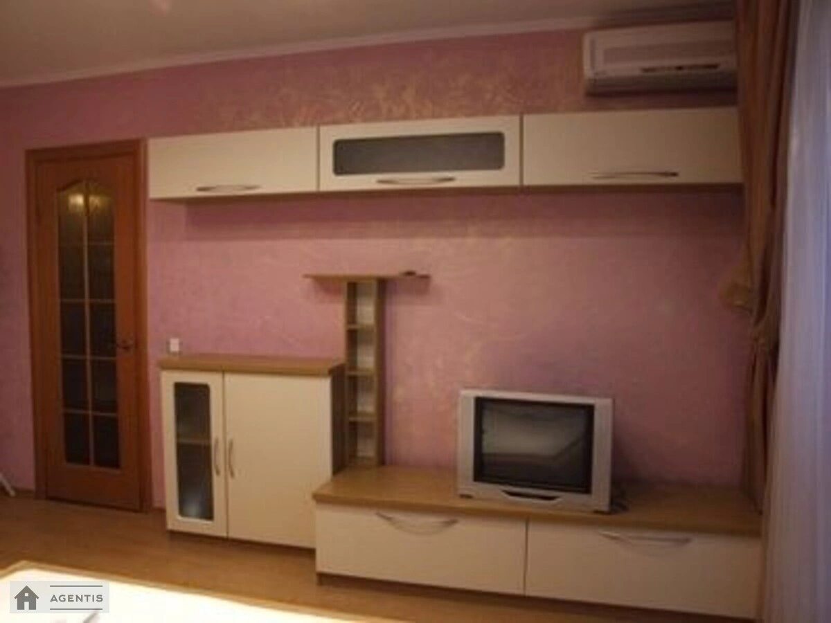 Apartment for rent 2 rooms, 64 m², 12th fl./12 floors. Zolotoustivska, Kyiv. 