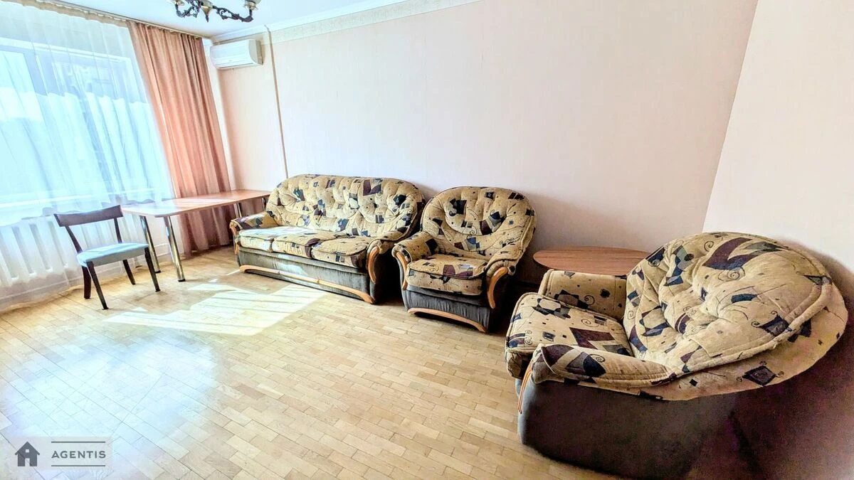 Сдам квартиру 2 комнаты, 60 m², 10 эт./10 этажей. 5, Урловская 5, Киев. 