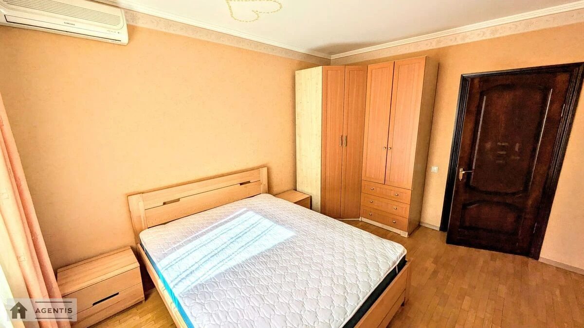 Сдам квартиру 2 комнаты, 60 m², 10 эт./10 этажей. 5, Урловская 5, Киев. 