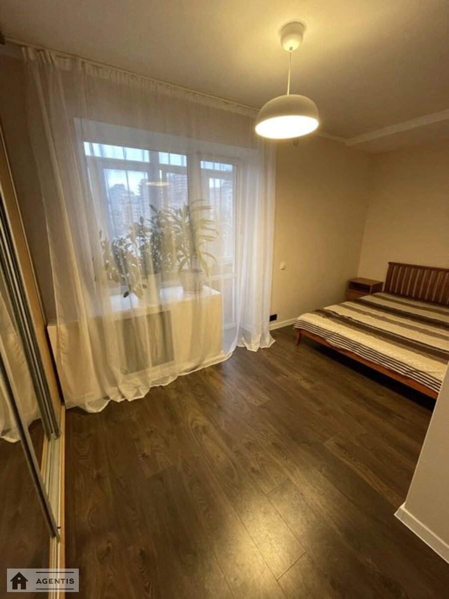 Сдам квартиру 2 комнаты, 45 m², 4 эт./5 этажей. 5, Берестейський просп. (Перемоги), Киев. 