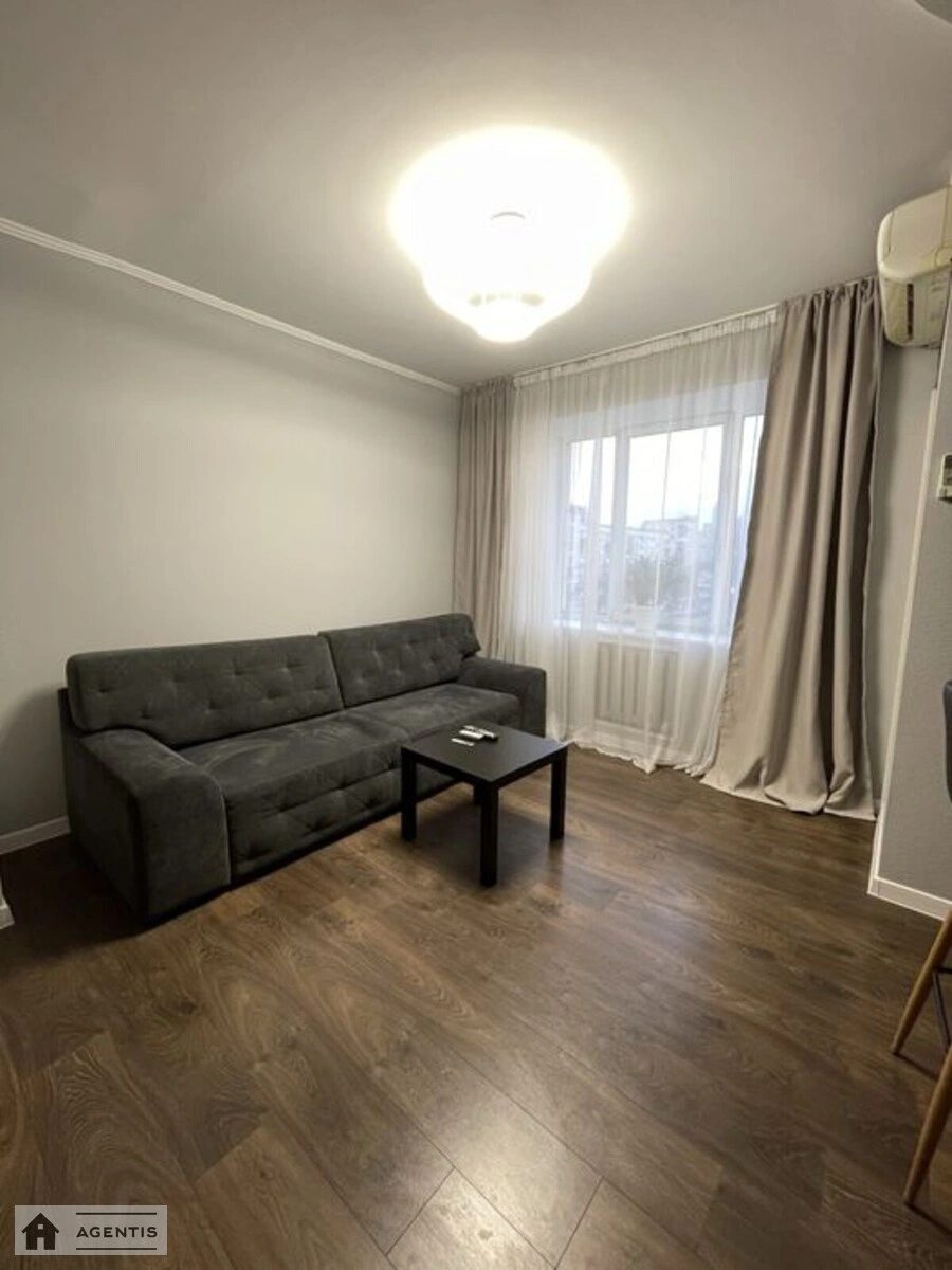 Apartment for rent 2 rooms, 45 m², 4th fl./5 floors. 5, Beresteyskyy prosp. Peremohy, Kyiv. 