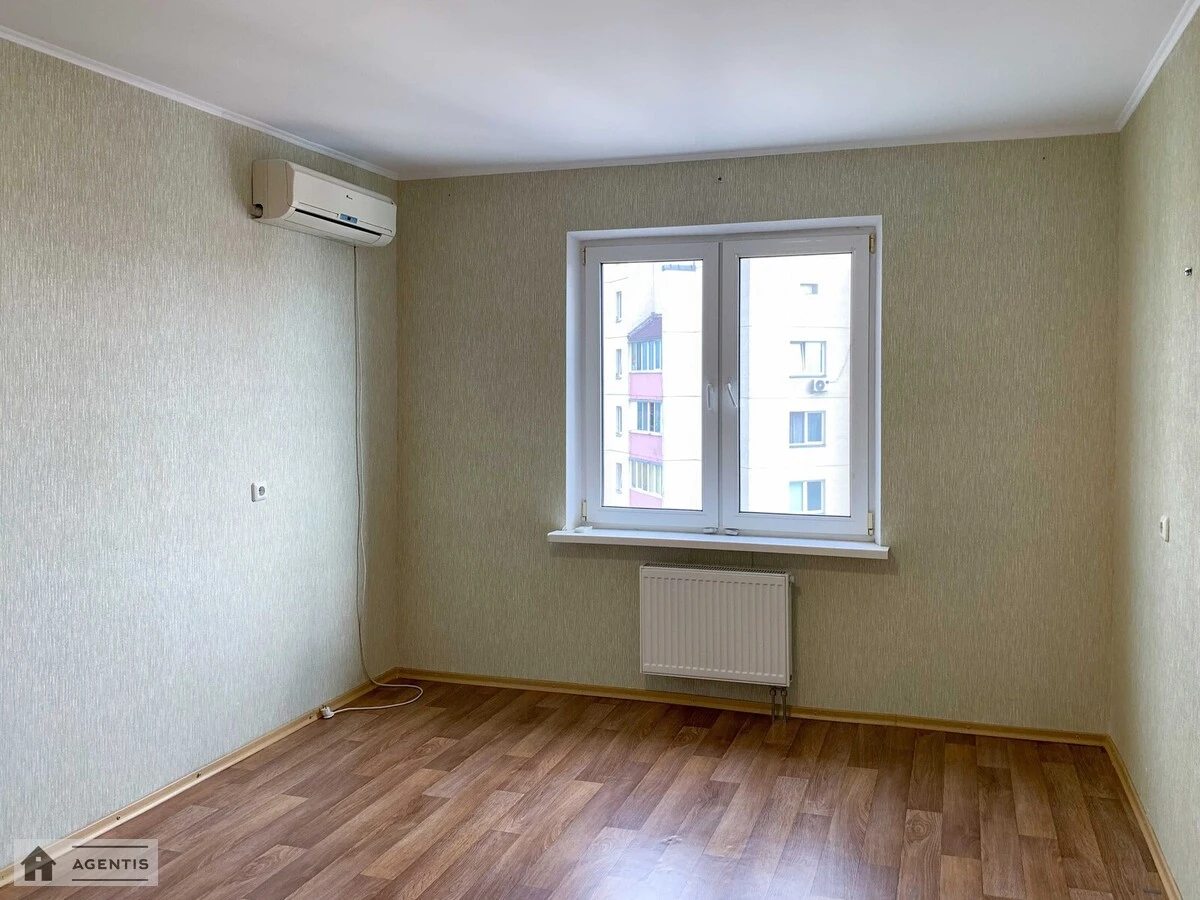 Сдам квартиру 2 комнаты, 76 m², 25 эт./26 этажей. 16, Милославская 16, Киев. 