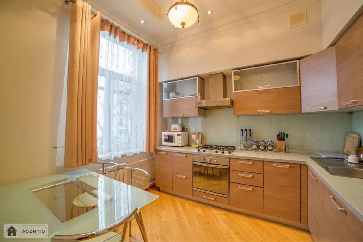 Apartment for rent 2 rooms, 52 m², 7th fl./7 floors. 21, Hreschatyk 21, Kyiv. 