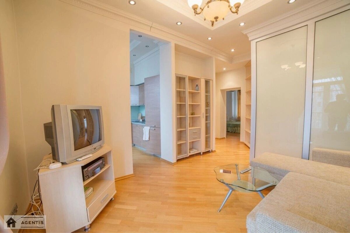 Apartment for rent 2 rooms, 52 m², 7th fl./7 floors. 21, Hreschatyk 21, Kyiv. 