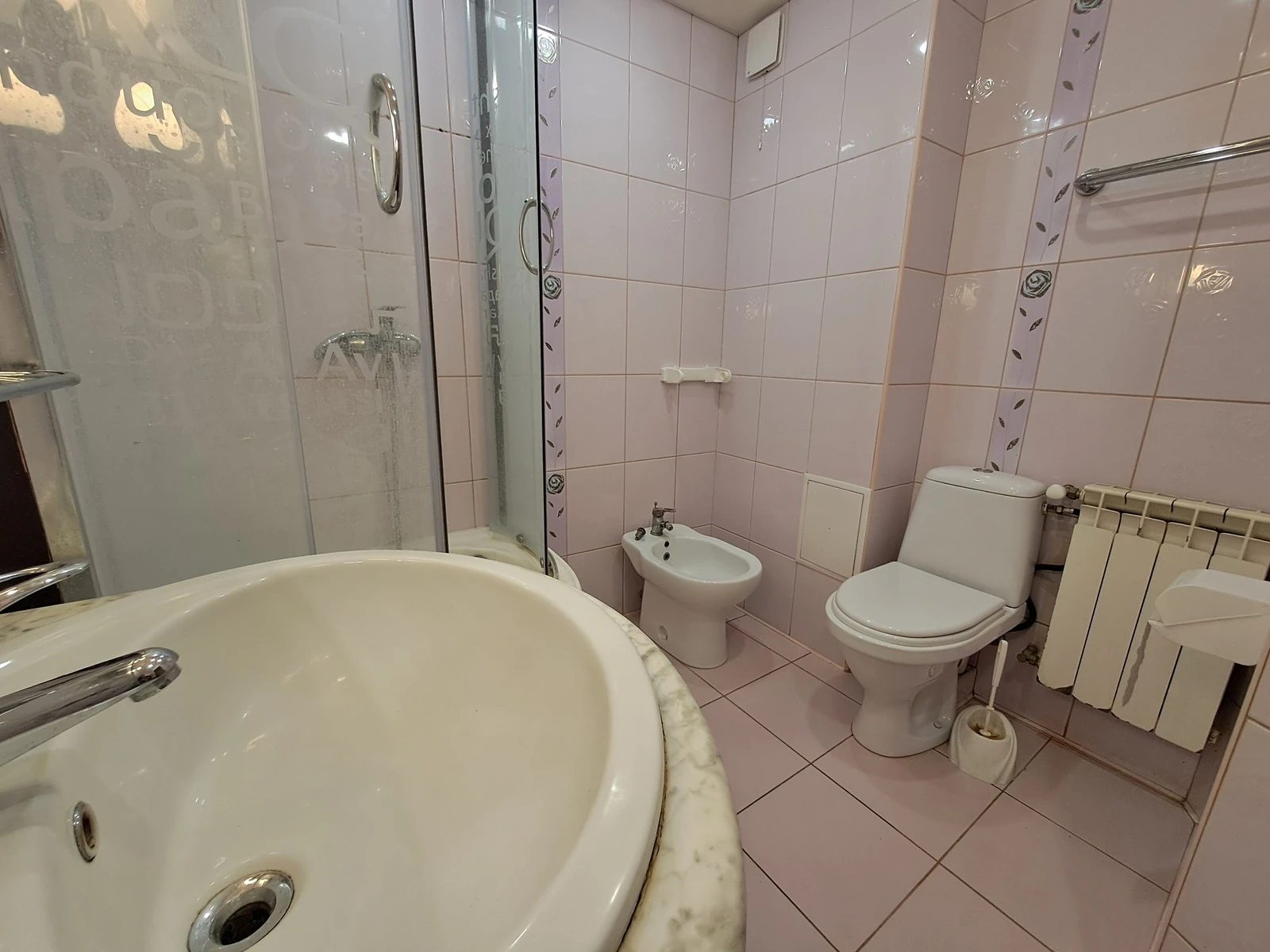 Apartment for rent 2 rooms, 60 m², 2nd fl./9 floors. 19, 15 kvitnya vul., Ternopil. 