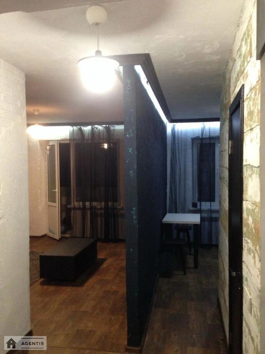 Apartment for rent 1 room, 35 m², 3rd fl./9 floors. 21, Mykoly Kybalchycha vul., Kyiv. 