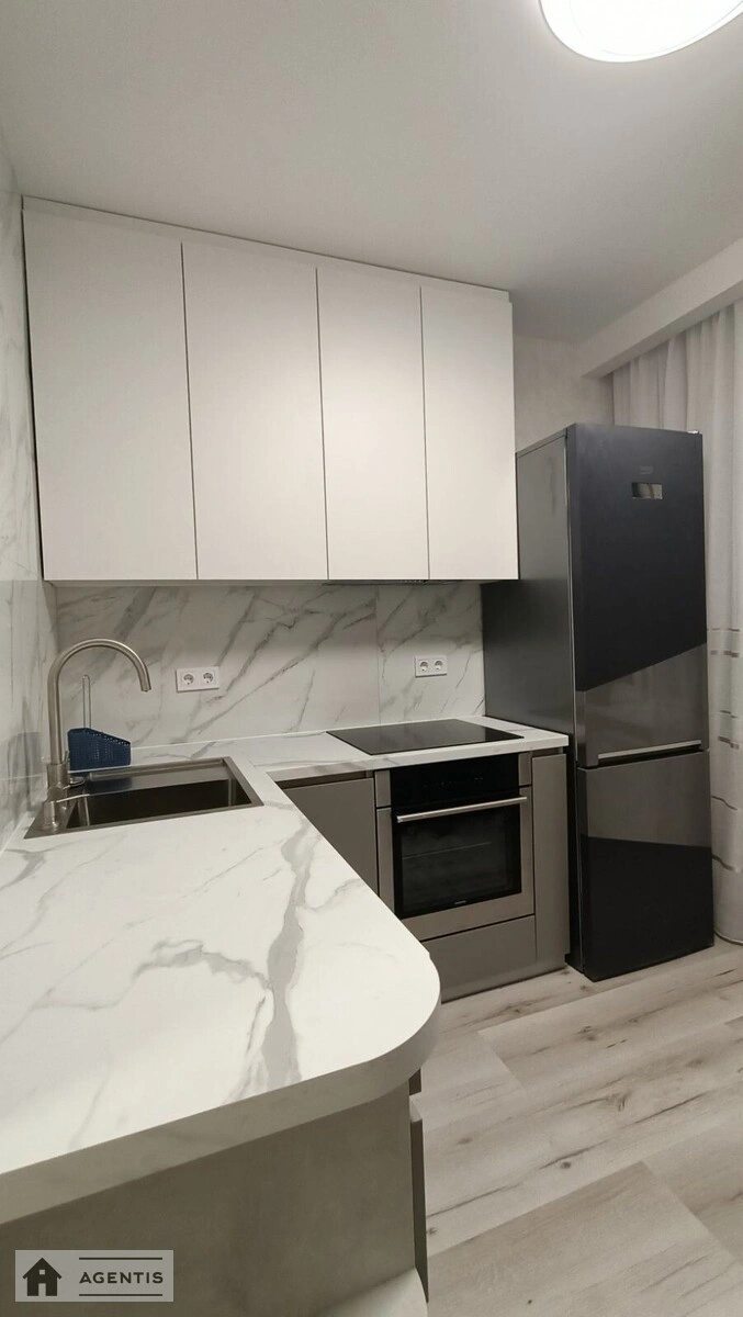 Сдам квартиру 2 комнаты, 55 m², 2 эт./16 этажей. 146, Харьковское 146, Киев. 