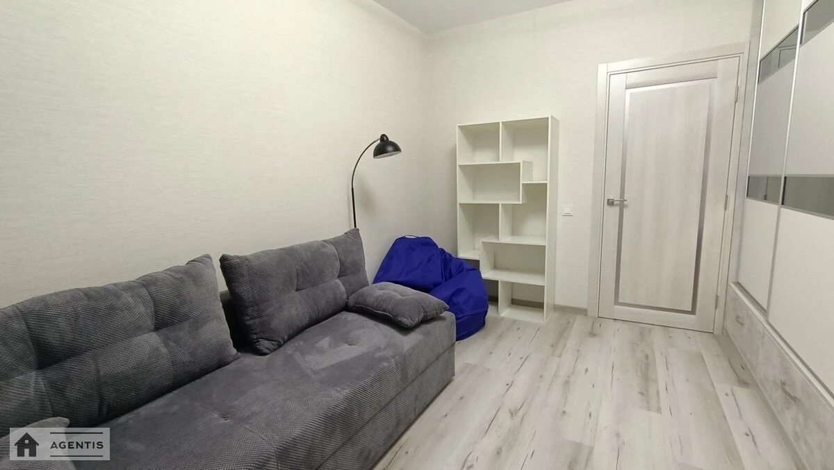 Сдам квартиру 2 комнаты, 55 m², 2 эт./16 этажей. 146, Харьковское 146, Киев. 