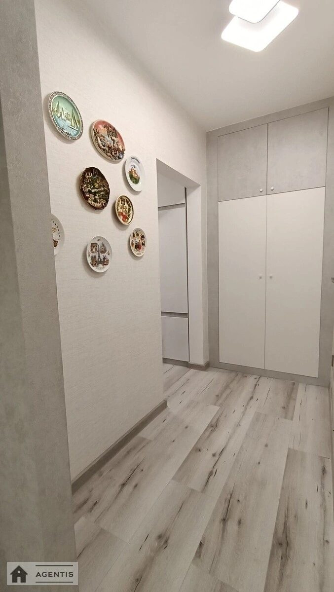 Сдам квартиру 2 комнаты, 55 m², 2 эт./16 этажей. 146, Харьковское 146, Киев. 