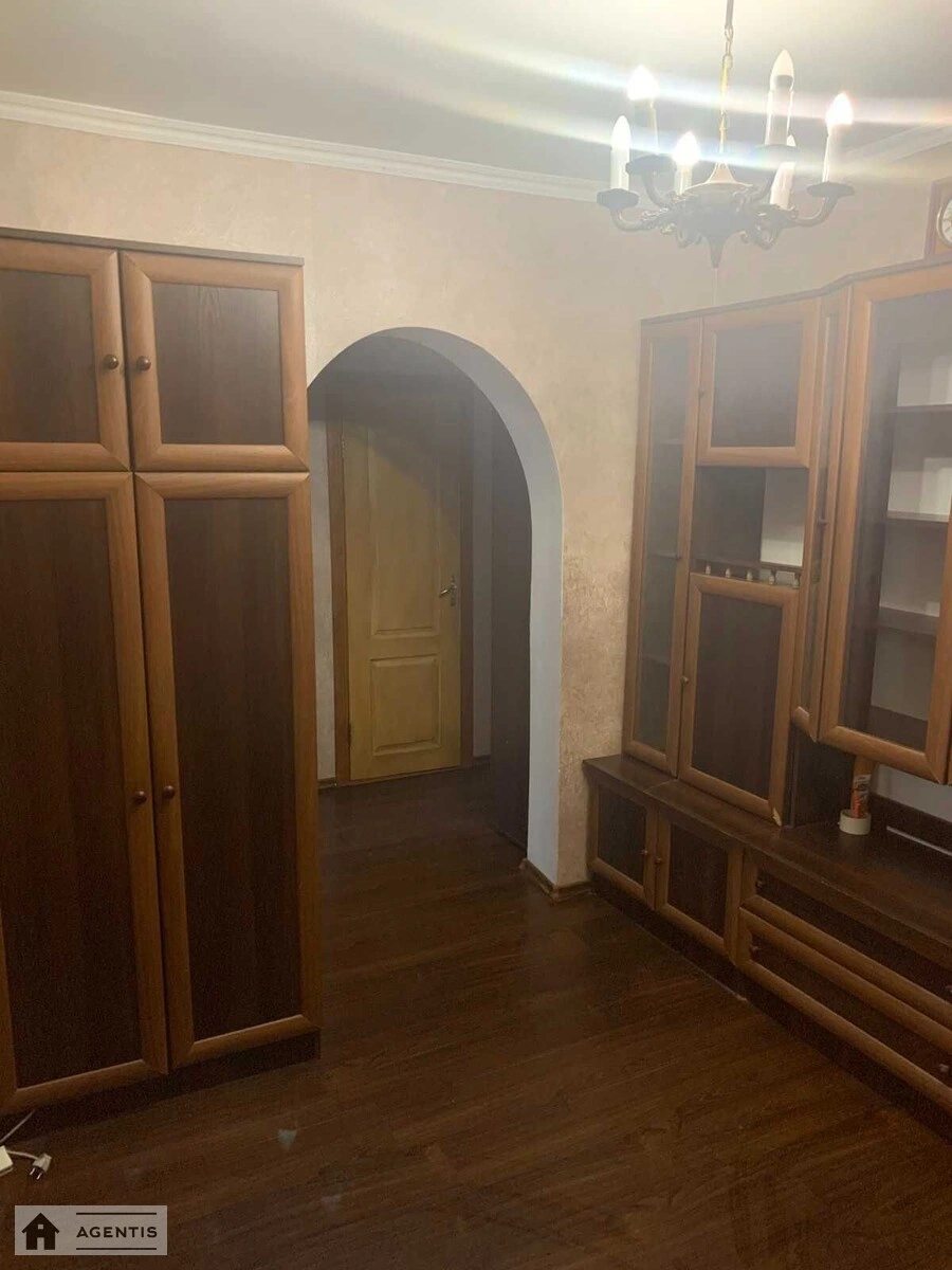 Здам квартиру 3 кімнати, 68 m², 6 пов./10 поверхів. 8, Прилужна 8, Київ. 