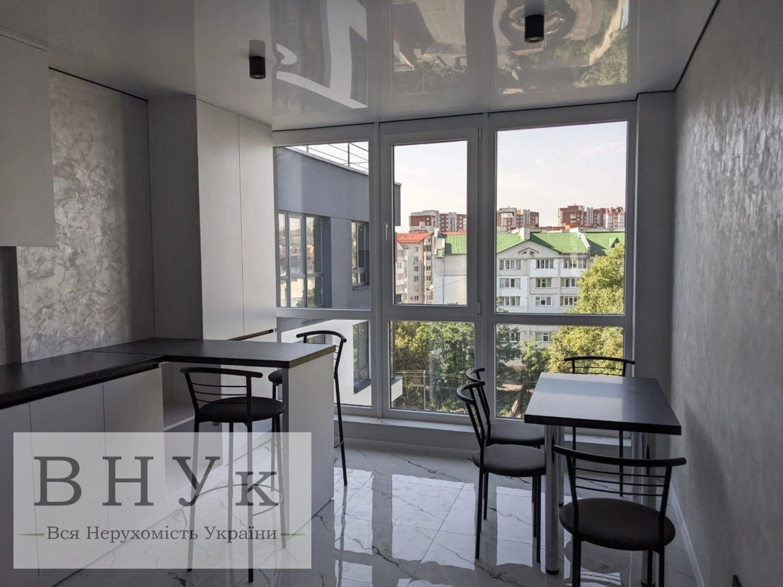 Apartments for sale 2 rooms, 50 m², 10th fl./10 floors. Tsehelnyy prov., Ternopil. 