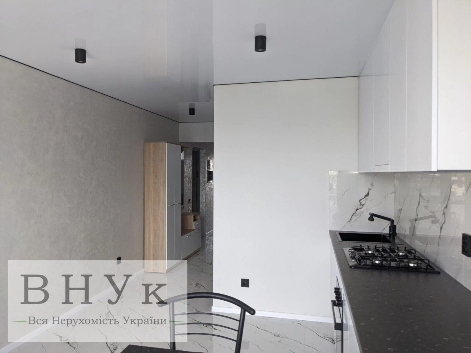 Apartments for sale 2 rooms, 50 m², 10th fl./10 floors. Tsehelnyy prov., Ternopil. 