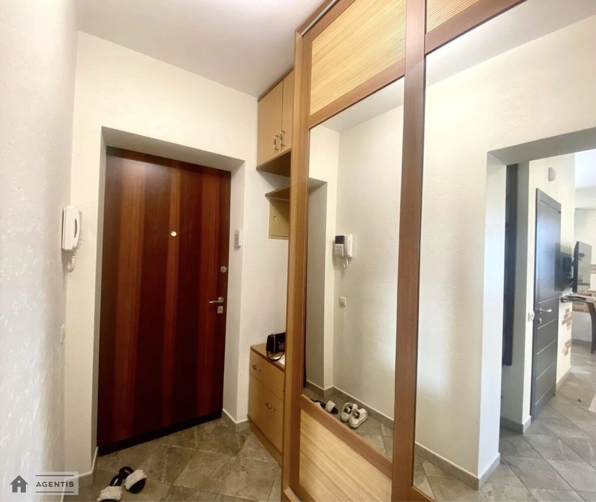 Apartment for rent 1 room, 55 m², 10th fl./10 floors. 25, Pochaynynska 25, Kyiv. 