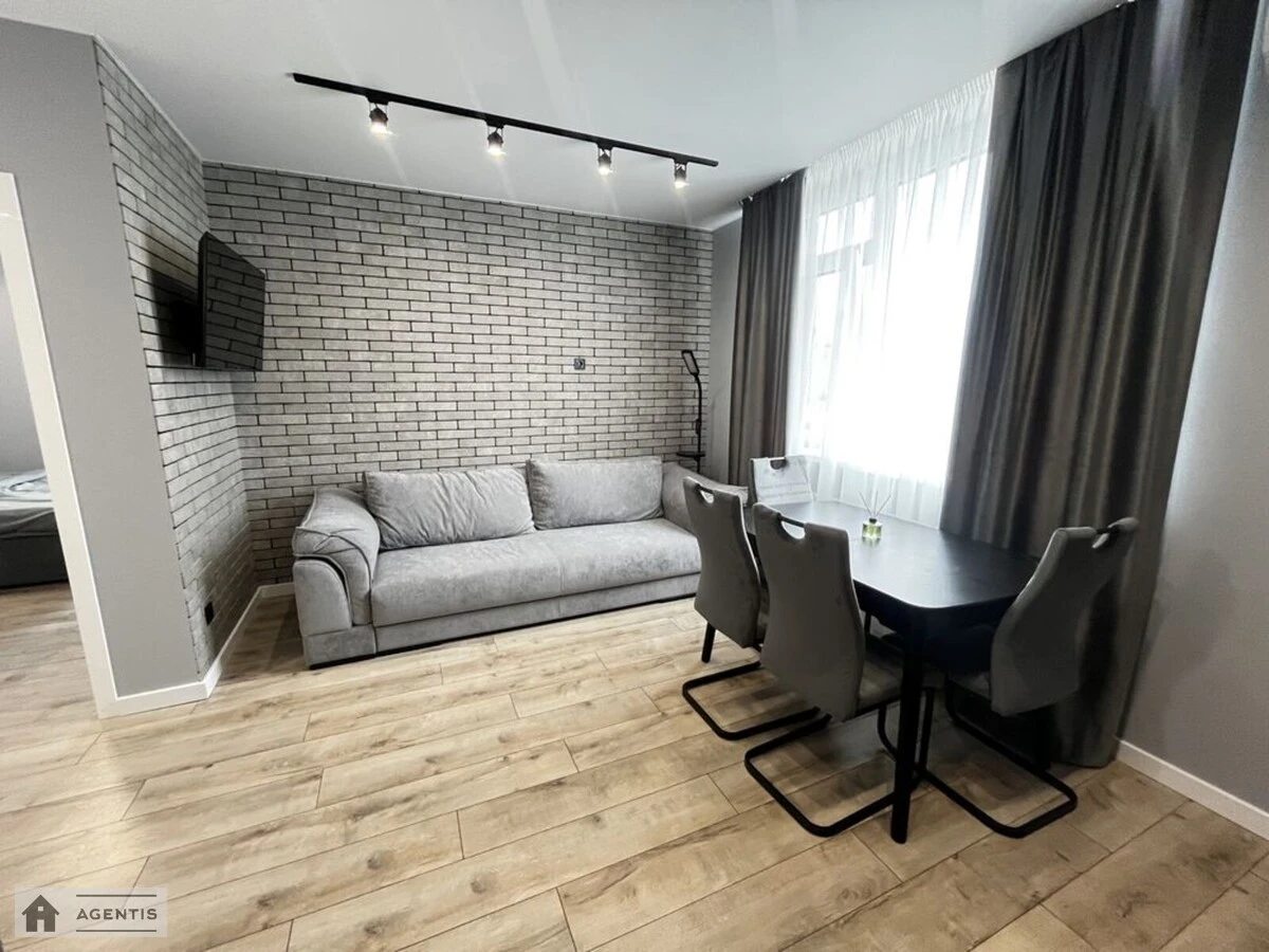 Сдам квартиру 1 комната, 38 m², 5 эт./6 этажей. 19, Менделеева 19, Киев. 