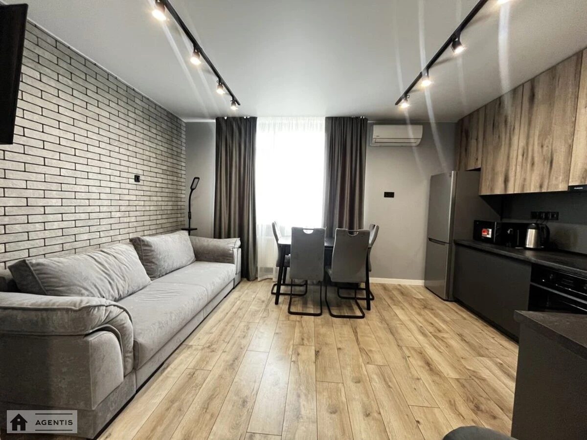 Сдам квартиру 1 комната, 38 m², 5 эт./6 этажей. 19, Менделеева 19, Киев. 