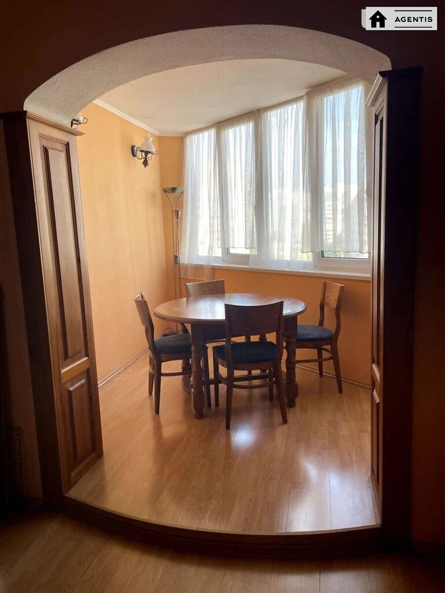 Apartment for rent 3 rooms, 95 m², 7th fl./16 floors. Vyshnyakivska, Kyiv. 