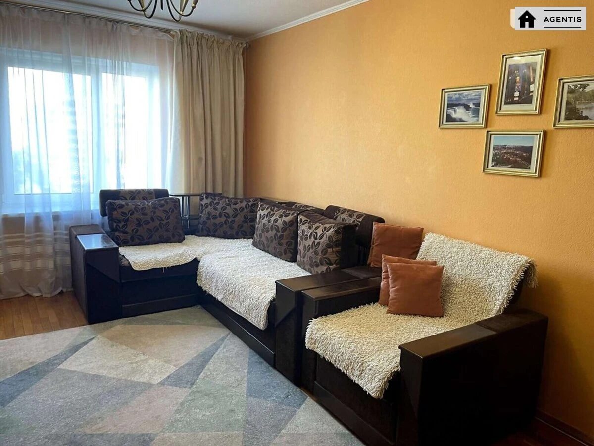 Apartment for rent 3 rooms, 95 m², 7th fl./16 floors. Vyshnyakivska, Kyiv. 