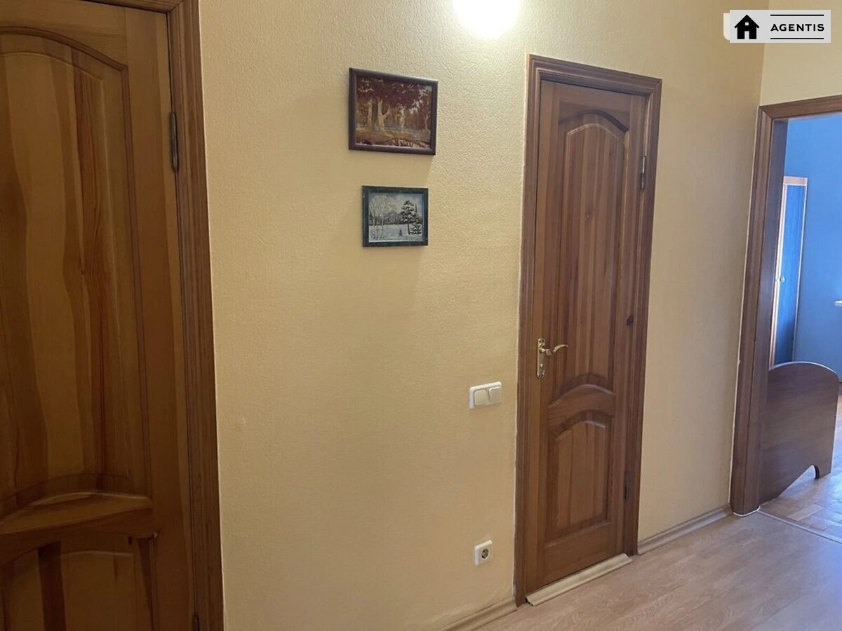 Здам квартиру 3 кімнати, 95 m², 7 пов./16 поверхів. Вишняківська, Київ. 