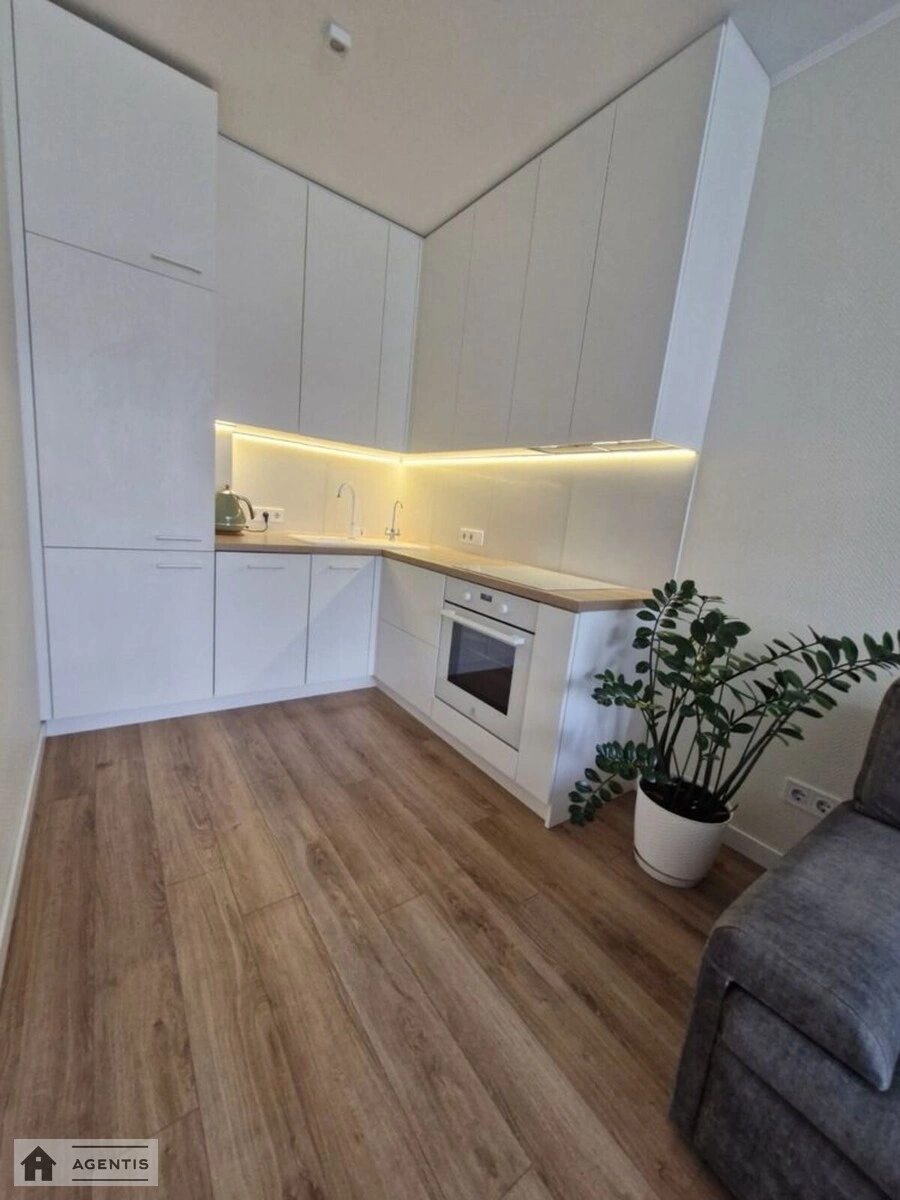 Сдам квартиру 1 комната, 41 m², 3 эт./8 этажей. 4, Теремковская 4, Киев. 