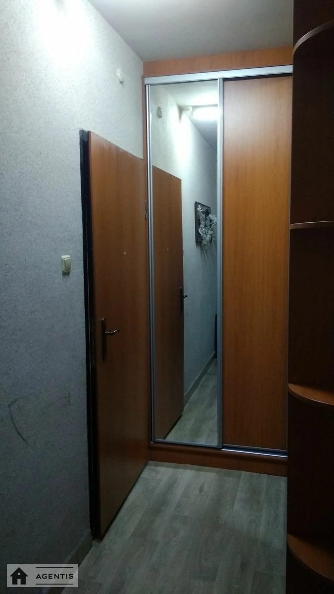 Сдам квартиру 3 комнаты, 110 m², 4 эт./18 этажей. 37, Михайла Котельникова вул., Киев. 