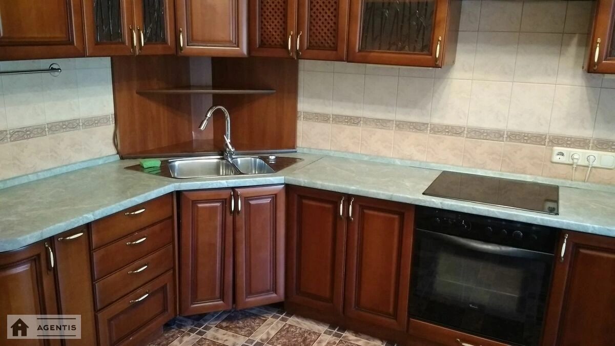 Apartment for rent 3 rooms, 110 m², 4th fl./18 floors. 37, Mykhayla Kotelnykova vul., Kyiv. 