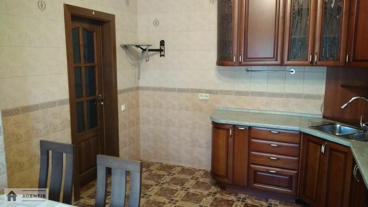 Сдам квартиру 3 комнаты, 110 m², 4 эт./18 этажей. 37, Михайла Котельникова вул., Киев. 